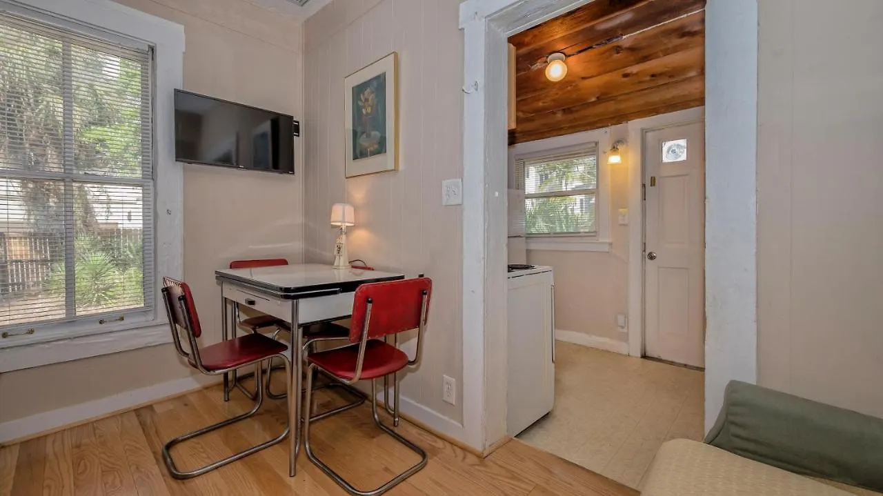 Perfect Downtown Space-Walk To Library, Theater Sarasota Apartment