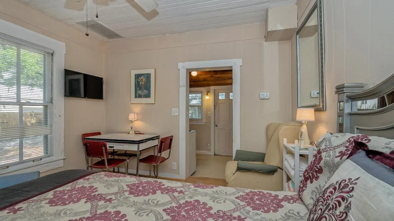 Perfect Downtown Space-Walk To Library, Theater Sarasota Apartment